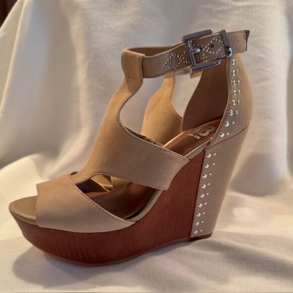 Gianni Bini City Sleek Tan Wedges Size 8.5 - New in Box - Picture 2 of 10